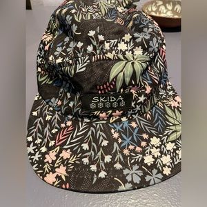 Skida flat brim hat